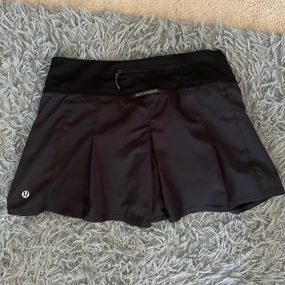 black lululemon tennis skirt with spandex